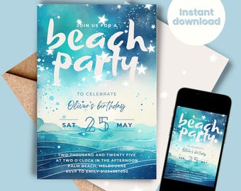 Può includere: Un invito a una festa in spiaggia blu e bianca con stelle e onde ad acquerello. L'invito dice "Unisciti a noi per una festa in spiaggia" per celebrare il compleanno di Oliver sabato 25 maggio alle 14:00 a Palm Beach, Melbourne. RSVP a Emily al 01234567890.
