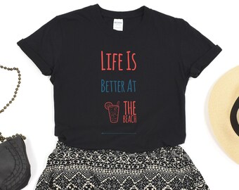 Life Is Better at The Beach Shirt-Frauen T-Shirt, Strand Shirt, Urlaub Shirt, Reise Shirt, Outdoor Shirt, Frühlingspause, Ruhestand Geschenk