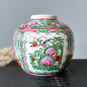 Vintage Chinese Famille Rose Vase, 5.5" High, Famille Rose Medallion Vase, Oriental Decor, Asian Vase, Famille Rose Porcelain Vase