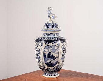 Vintage Royal Boch Delft ingefärsburk med lock och lejonfinial