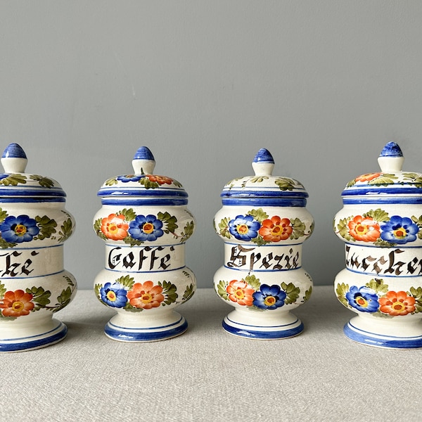 Set di quattro vasi con coperchio in ceramica vintage, pentole da cucina dipinte a mano, arredamento della fattoria, barattoli di spezie