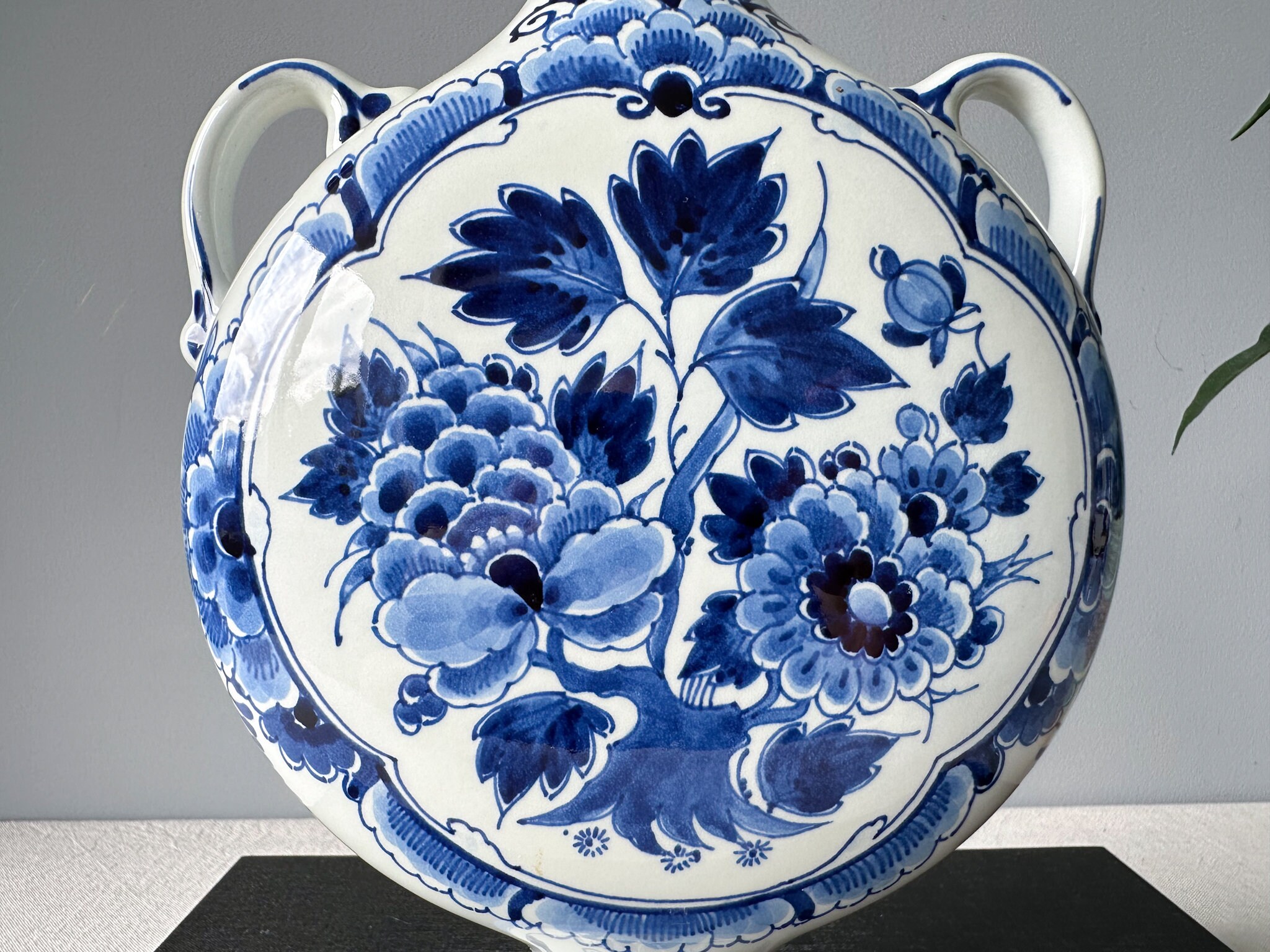 ヴィンテージ ロイヤル デルフト 花瓶：手描きのデルフト焼きの花飾り