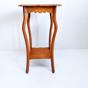Mesa auxiliar de madera vintage / Pedestal para plantas / Mesa auxiliar o de recibidor
