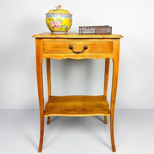 Mesa auxiliar de madera vintage / Pedestal para plantas / Mesa auxiliar o de recibidor