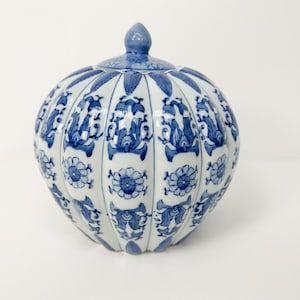 Vintage Chinese Ceramic Lidded Jar: Blue Floral Vase