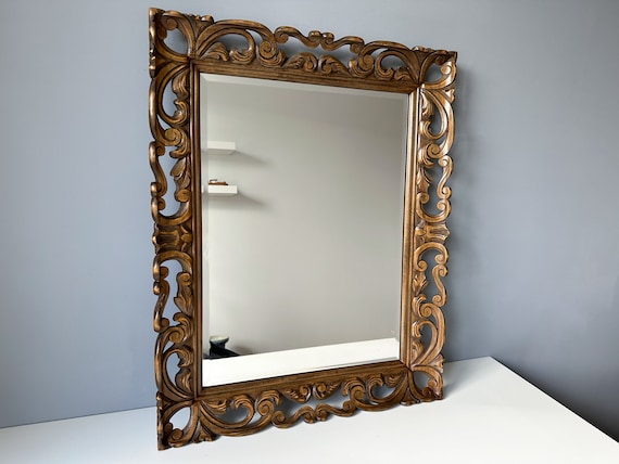 ヴィンテージ彫刻木製フレームの斜めミラー：壁掛け、29.5インチ x