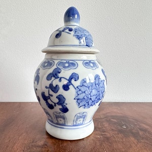 Vintage Small Chinese Lidded Vase, Chinese Pot with Lid, Chinese Vase, Chinese Ginger Jar