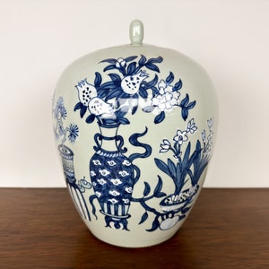 Vintage Blue and White Chinese Ginger Jar – Lidded Porcelain Vase with Floral Motif