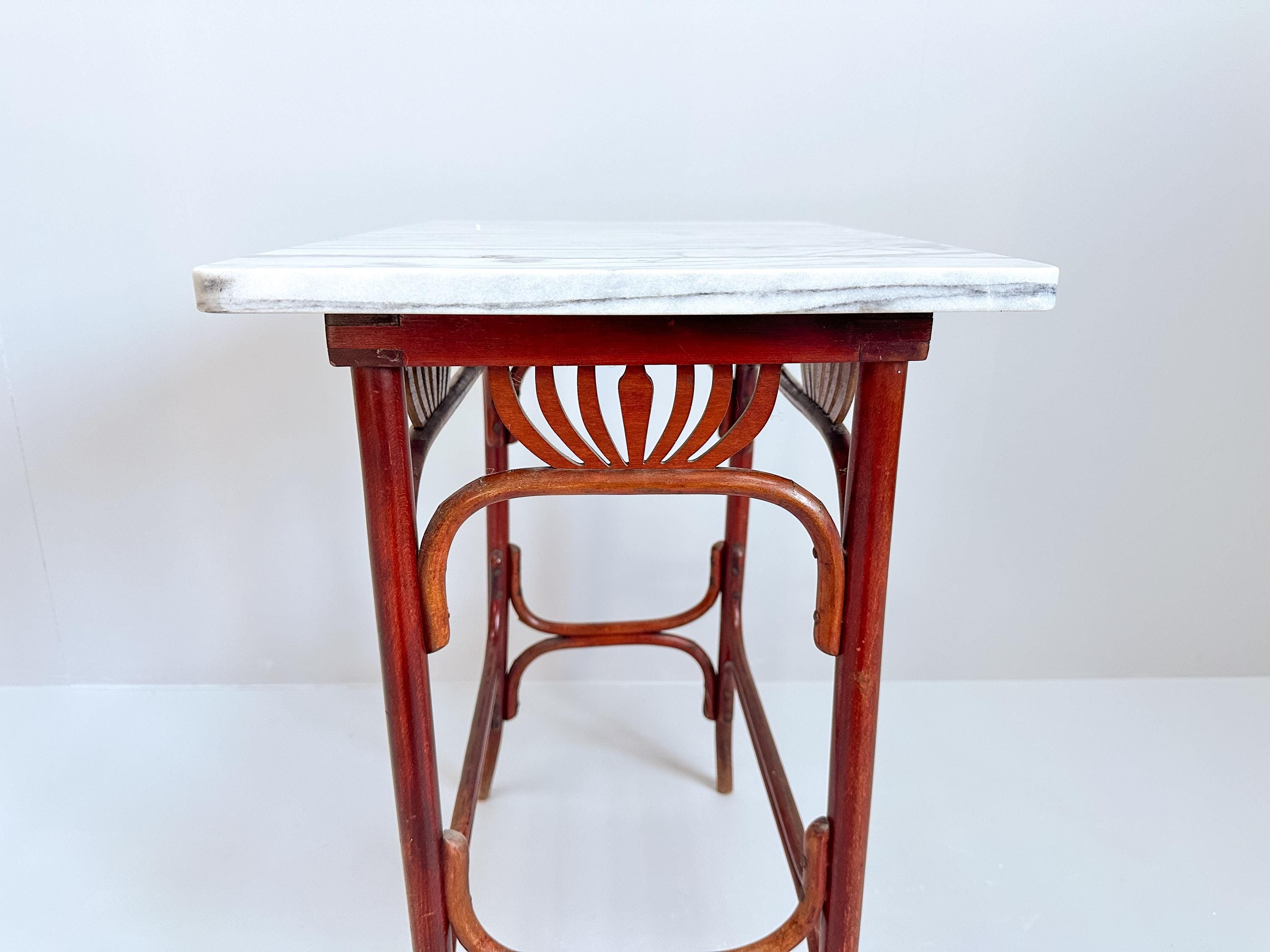 アンティークのトーネット様式サイドテーブル、1900年頃 – 染色された
