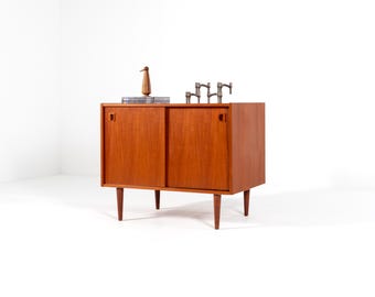 Danish Mid-Century Oak Display Cabinet, 1960s