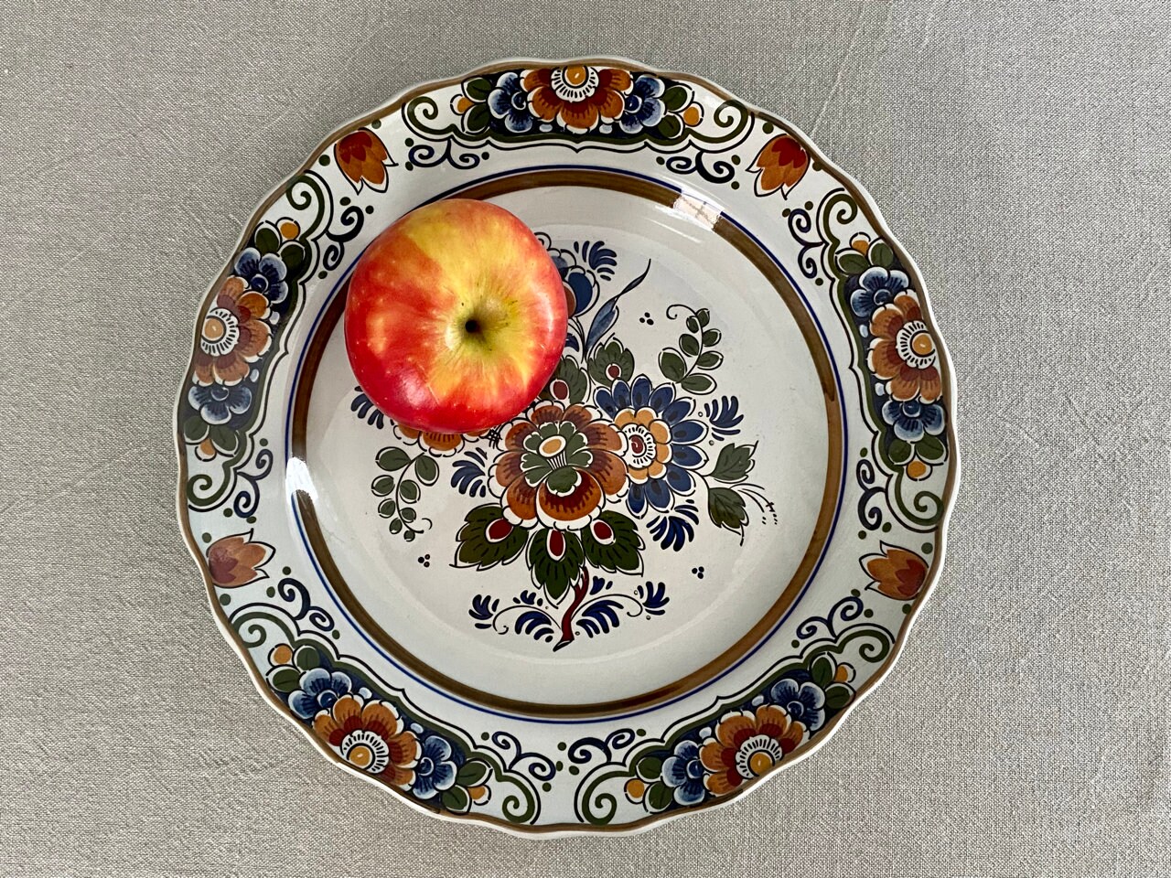 ヴィンテージの大型デルフトポリクローム装飾皿 - ロイヤル・ゴーデ