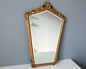 Vintage verguld hout ingelijste afgeschuinde spiegel: gesneden muurhanger (26,5 x 17 inch)