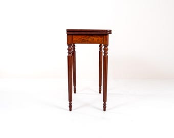 アンティークの彫刻入りマホガニー折りたたみゲームテーブル、19世紀