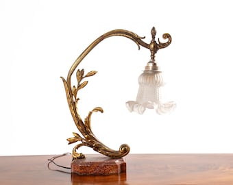 Vintage mässingsbordslampa med marmorfot och frostad glasskärm