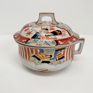 Large Antique Japanese Imari Bowl with Lid, Meiji era (1868-1912)