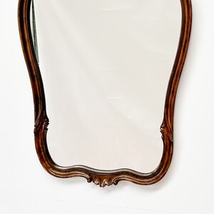 Vintage grote gesneden houten geschulpte spiegel afbeelding 4