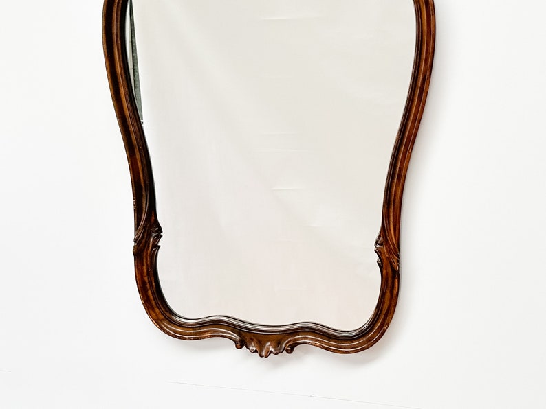 Vintage grote gesneden houten geschulpte spiegel afbeelding 4