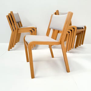 Set di 8 sedie impilabili in faggio curvato, stile moderno danese, anni &#39;70