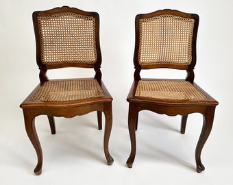 Ensemble vintage de deux chaises avec assise et dossier cannés