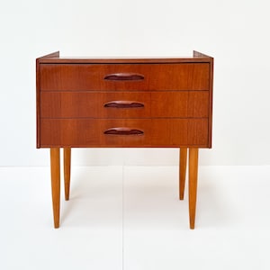 Vintage Mid-Century Teak Veneer Chest of Drawers – Scandinavian Minimalist Design