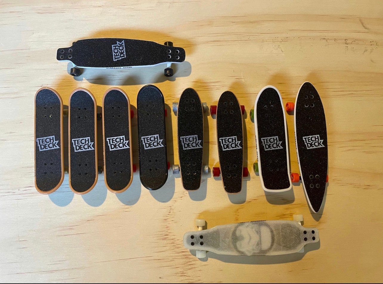 Fingerboard completo Tech Deck Throwback Variado - Modelo aleatorio