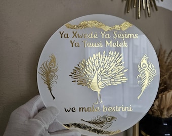 Yazidi decoration with peacock | Personalized acrylic disc | Wooden stand | Gold | Ezidi | Tausi Melek decoration | hun be xer hatin