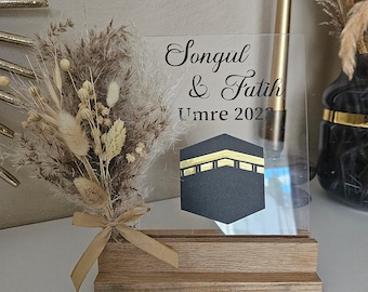 Gift with dried flowers and wooden stand | Mecca motif | Personalizable | Islamic gift idea | Boho | Black and gold | Umrah