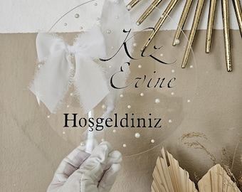 Acrylic disc "Kiz evine hosgeldiniz" | Bridal decoration with pearls | Welcome disc for bride pick-up | Interior decoration | White fabric bow