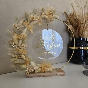 Boho dried flower wreath standing | Personalized acrylic disc | Flower hoop | Wedding gift | Birthday | Metal ring decoration | Beige white