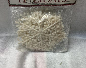 Darice  Snowflakes 5 inch Vintage 8pcs fuzzy