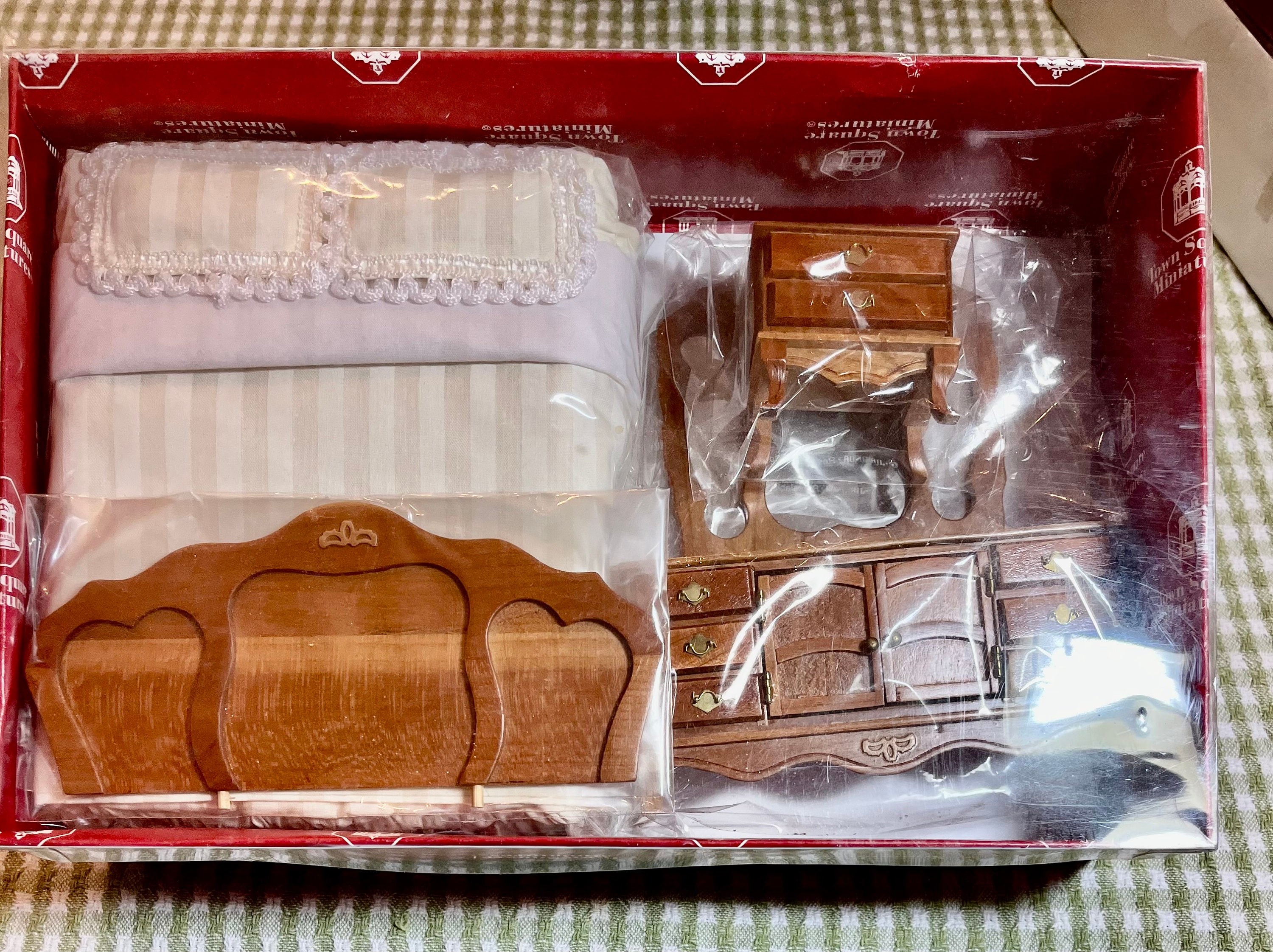 1:12 Bedroom Set Dollhouse, Miniature Furniture, Town Square, T7153 - Etsy