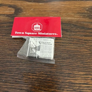 1:12 Stack of News Papers Town Square Miniatures  S0307