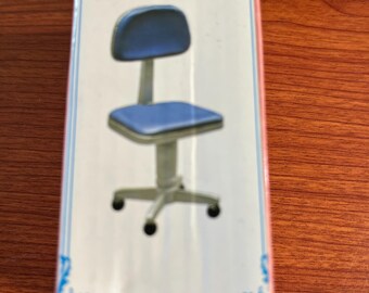 Silla de oficina a escala 1:12 con asiento de cuero azul (miniatura para casa de muñecas)