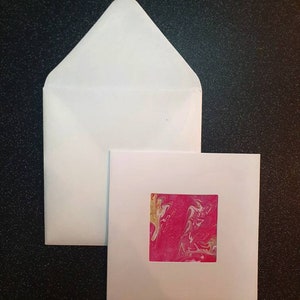 Blank roze veelkleurige diafragmakaart met gemarmerd patroon