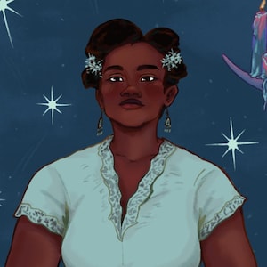 Puede incluir: Ilustración digital de la carta del tarot La Suma Sacerdotisa. Una mujer con un vestido blanco se sienta frente a un cielo nocturno con estrellas y una luna creciente con velas. La carta está enmarcada con motivos florales y calaveras.