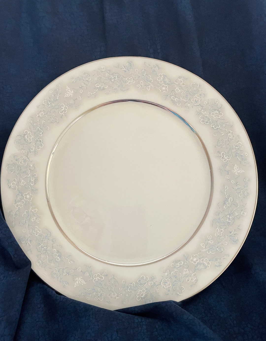Dinner Plate of Oxford Bone China a Division of Lenox in the Delicate