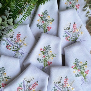 Embroidered Linen Napkin with Daisy and Wildflowers - Perfect for Your  Backyard Wedding, Easter Tablescape, Housewarming, or Wedding