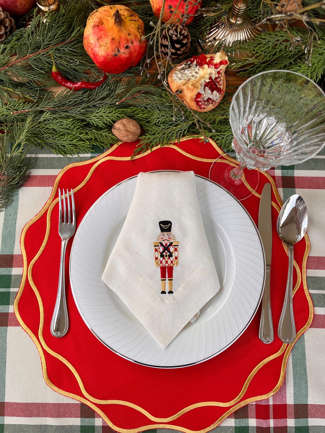 Red Christmas Placemat Table Decor,gold Scalloped Edge Mat, Embroidered