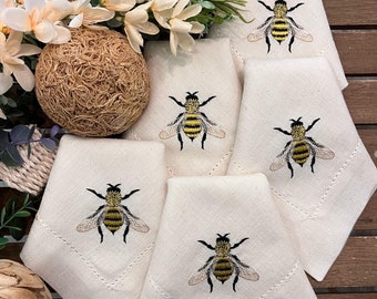Bee embroidered linen napkins | Dinner linen napkins | For bee lovers | Realistic | Luxury embroidered linen napkins |Table linen set