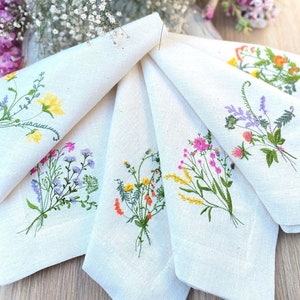 Enhance Your Table with Exquisite Embroidered Wildflower Napkins - 6 Stunning Bouquets, Customizable Colors - Perfect for Weddings