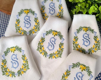 Embroidered Linen Napkins with Lemon Wreath – Personalized Cloth Napkins with Monogram – Hosting Decor for Summer Tablescape