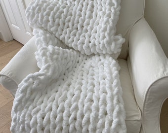 Chunky Knit Blanket//Chunky Blanket// Hand Knit Blanket//Chenille Blanket// Christmas Gift//Birthday Gift//Housewarming Gift//46"x60"