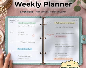 Peut inclure: Un agenda hebdomadaire à anneaux bleu sarcelle ouvert sur une page de janvier 2027 avec des notes manuscrites. Le texte indique 2027 A4 US Letter Weekly Planner, 2 VERSIONS | PDF | INSTANT DOWNLOAD, et 2026 WEEKLY PLANNER INCLUDED. Un stylo est posé.
