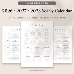 以下が含まれることがあります： 2026年、2027年、2028年の3つの年間カレンダーのセット。各カレンダーは、月と日付を明確で読みやすいレイアウトで表示します。カレンダーは、黒いテキストで白い紙に印刷されています。「2026 2027 2028 Yearly Calendar」と書かれた上部のバナーがあります。