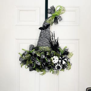 Halloween wreath-witch hat wreath-witch decor-wreath for front door-Halloween decor-Halloween wreath for front doors-Beetlejuice-black green