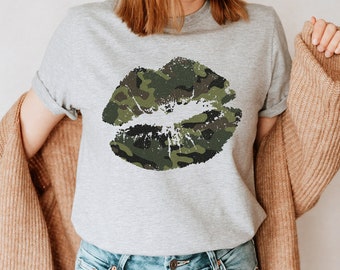 Camo Lips Kiss Shirt, Camuflaje personalizado Kiss Lips Shirt