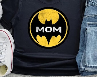 Bat Mom PNG-Designdatei, Batman-Textdesigns (PNG, SVG), benutzerdefinierte Sublimationsdruckdateien
