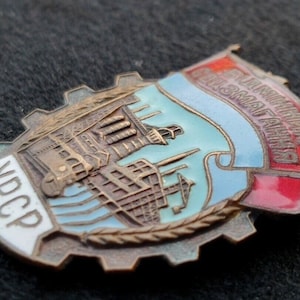 Badge &quot;Excellence in Socialist Competition of the Ukrainian SSR&quot;, USSR