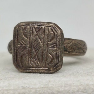 Eastern Roman with ornament, bronze ring, seal.