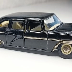 Model car in scale 1:43 Gas 13 Chaika, die-cast car of the USSR.